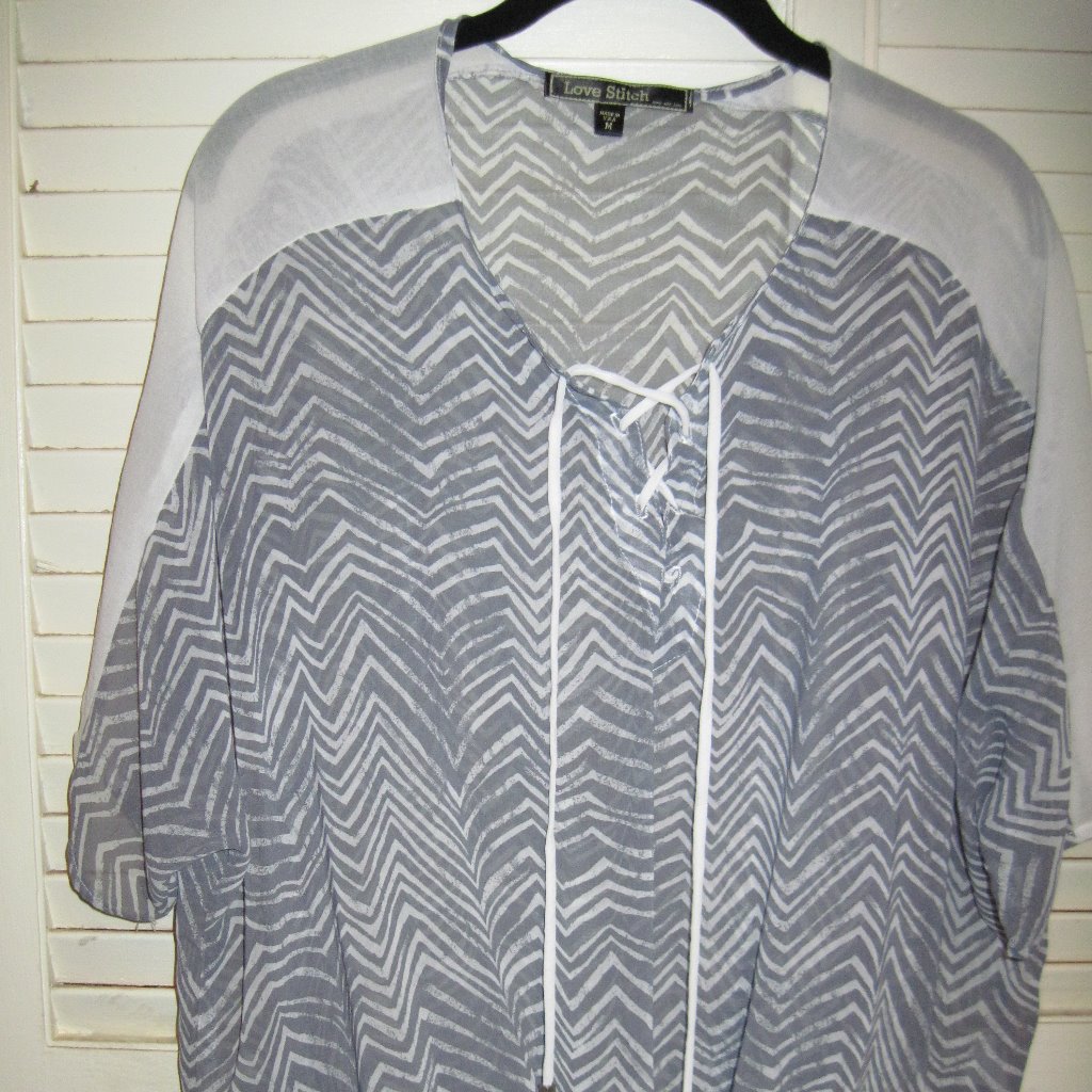 Great Shape Love Stitch Sheer Pullon Gray White Top Sz M
